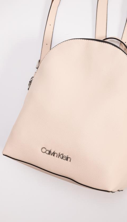  Calvin Klein Kadın Sırt Çanta