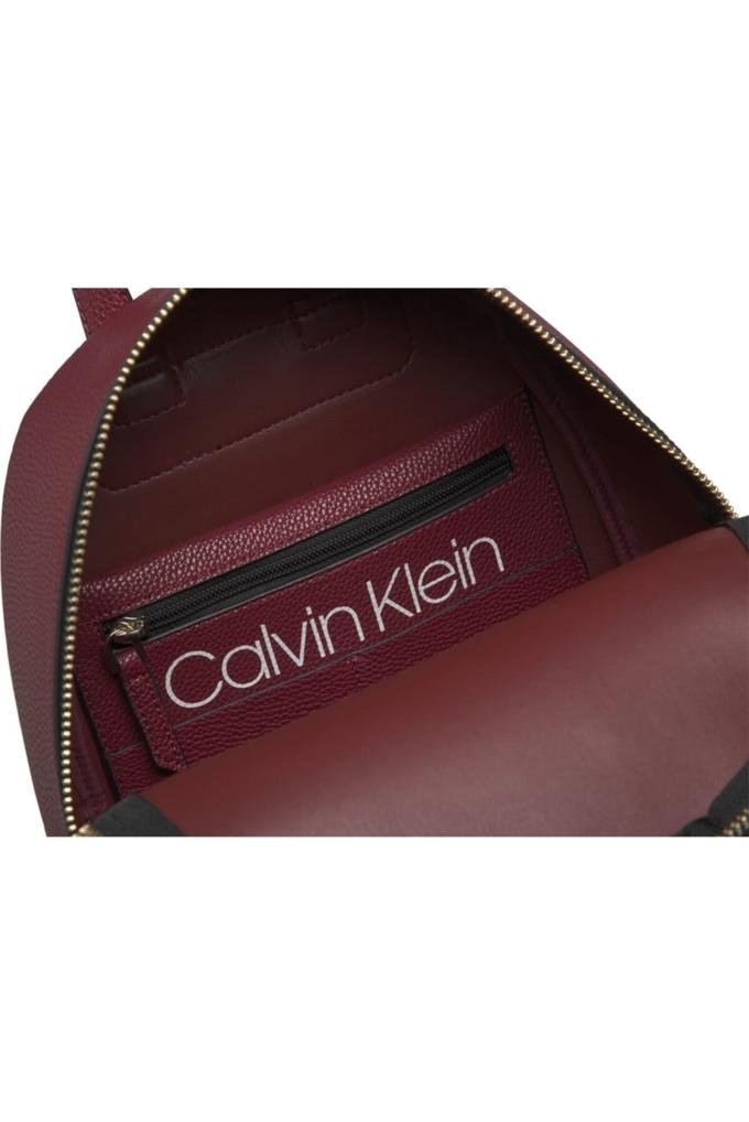 Calvin Klein Kadın Sırt Çantası