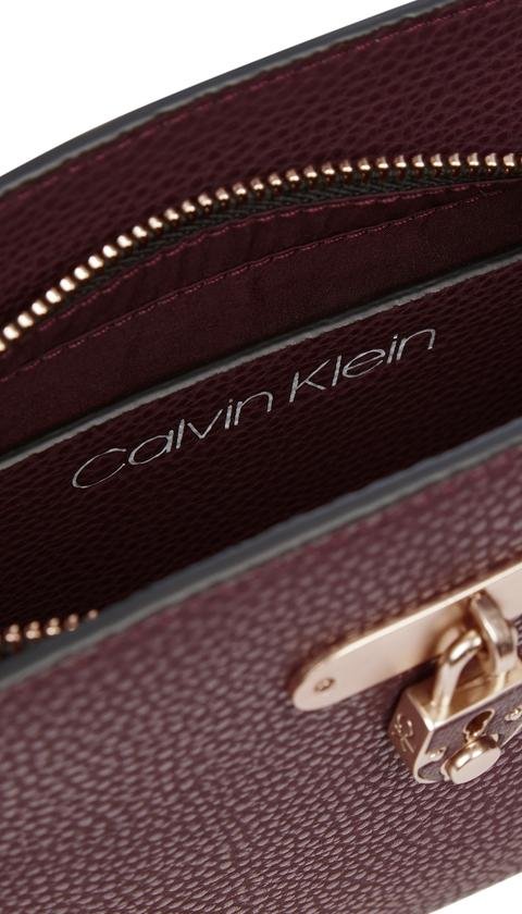  Calvin Klein Kadın Çapraz Omuz Çanta