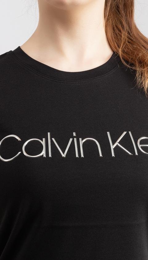  Calvin Klein Slim Fit Metallic Logo Tee Kadın Bisiklet Yaka T-Shirt