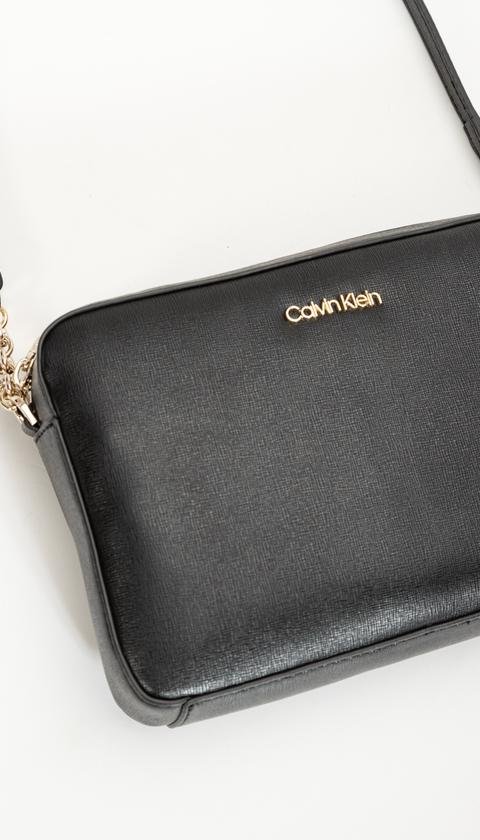  Calvin Klein Camera Bag Md Saffiano Kadın Mini Omuz Çantası