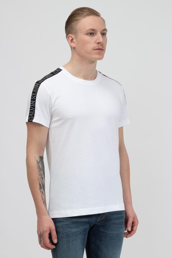  Calvin Klein Shadow Shoulder Tape Tee Erkek Bisiklet Yaka T-Shirt