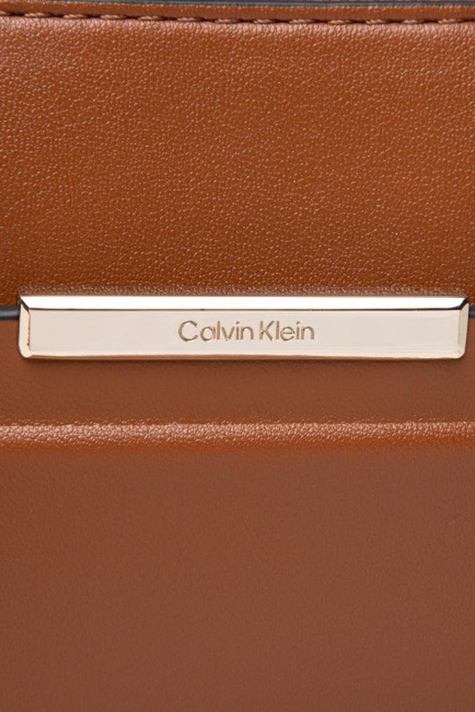  Calvin Klein Focused Ew Xbody Kadın Mini Omuz Çantası