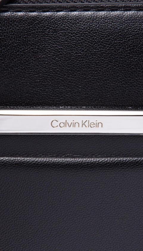  Calvin Klein Focused Ew Xbody Kadın Mini Omuz Çantası