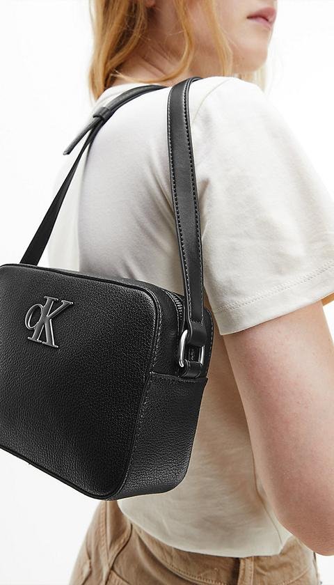 Calvin Klein Minimal Monogram Camera Bag Kadın Mini Omuz Çantası