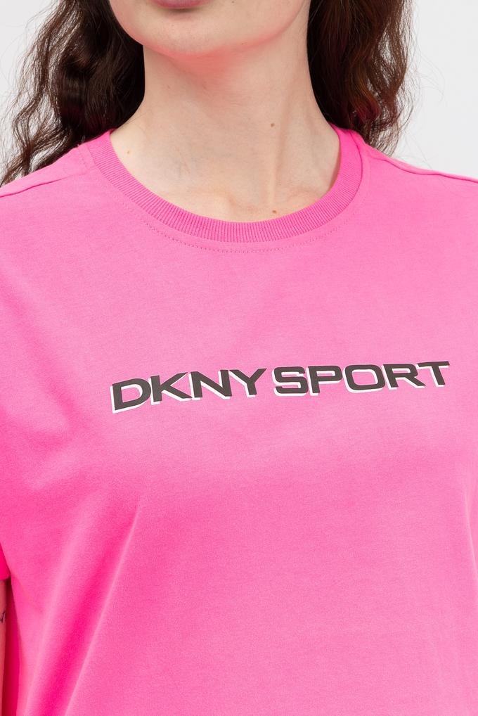  DKNY Layered Shadow Logo Kadın Bisiklet Yaka TShirt