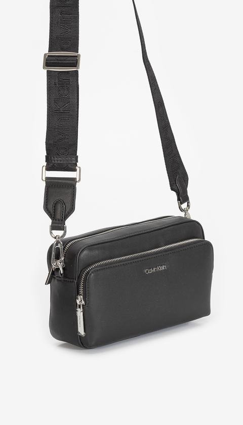  Calvin Klein Ck Must Camera Bag W/Pckt Lg Kadın Mini Omuz Çantası
