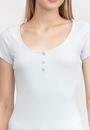  Guess Ss Karlee Jewel Btn Henley Kadın Bisiklet Yaka T-Shirt