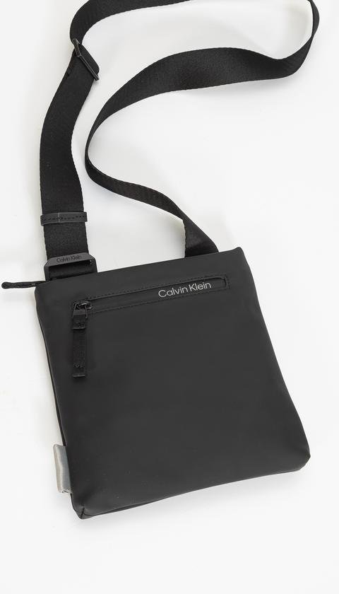  Calvin Klein Rubberized Conv Flatpack Erkek Reporter Çanta